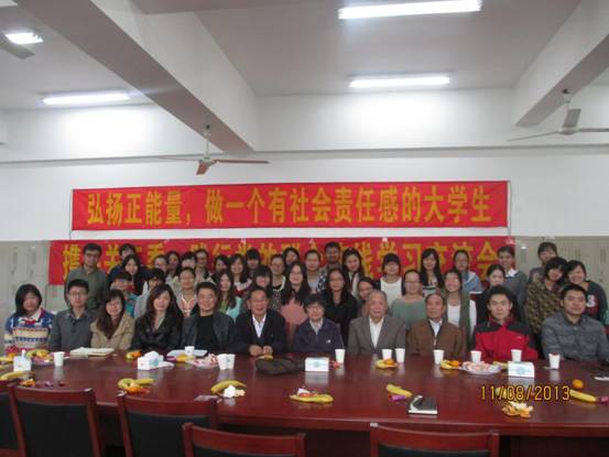 足球篮球官方直播平台携手离退休处社桥党支部举行学习交流会