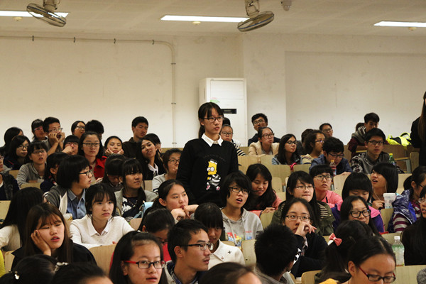 【足球篮球官方直播平台新生导航系列讲座】Learn to learn--足球篮球官方直播平台院长与14级学生亲密接触