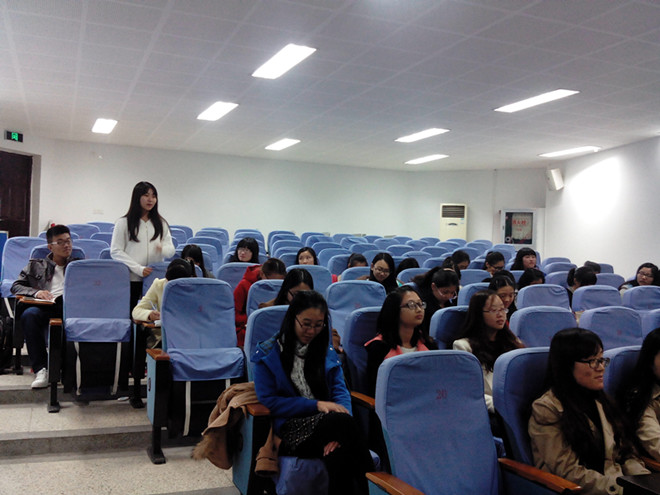 点滴做起，助人为乐--记足球篮球官方直播平台道德大讲堂活动