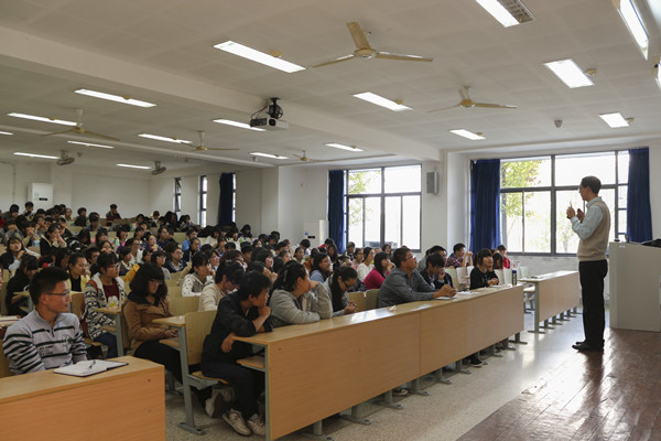 【足球篮球官方直播平台新生导航系列讲座】Learn to learn--足球篮球官方直播平台院长与14级学生亲密接触