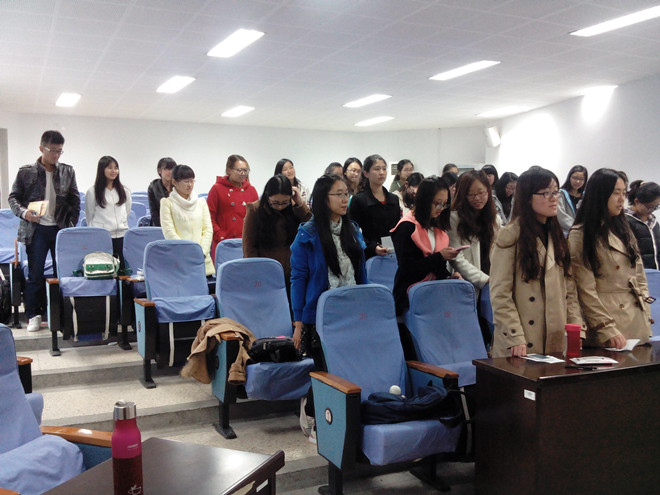 点滴做起，助人为乐--记足球篮球官方直播平台道德大讲堂活动