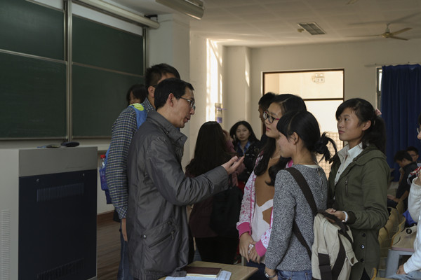 【足球篮球官方直播平台新生导航系列讲座】Learn to learn--足球篮球官方直播平台院长与14级学生亲密接触