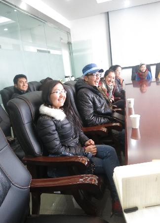 足球篮球官方直播平台、数媒学院、医学院联合召开新学期新疆少数民族学生座谈会